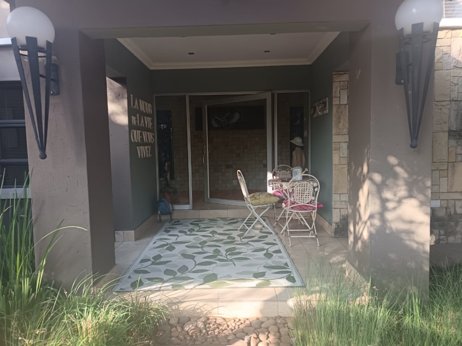 4 Bedroom Property for Sale in Roylglen Gardens Northern Cape